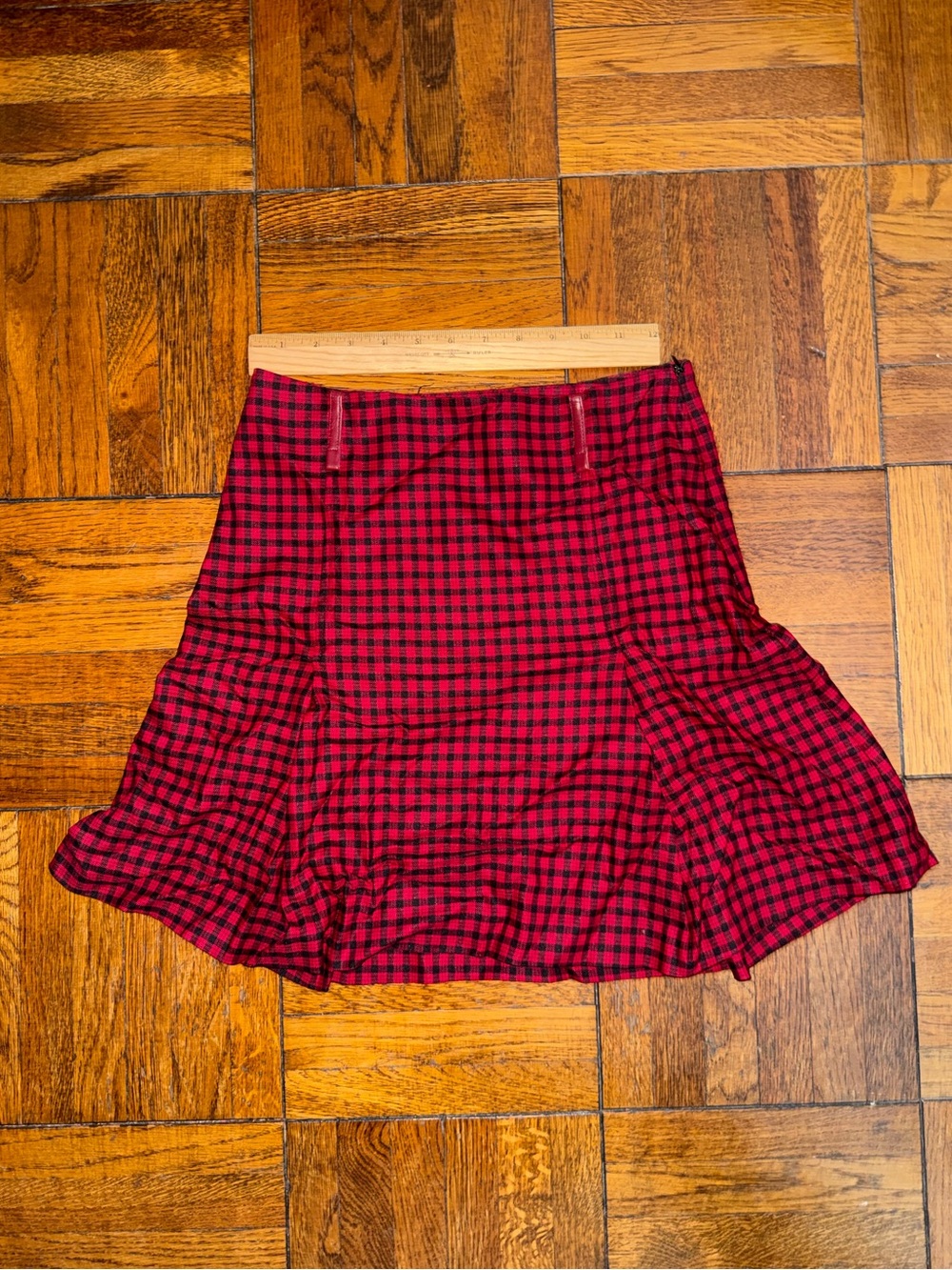 VTG. ITALY. MINI SKIRT W DROPPED PLEATS. Size 0-2, around 26 in